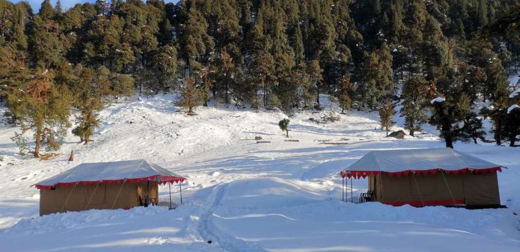 Camping-in-snow-at-chopta