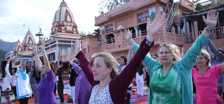 student-doing-yoga-in-rishikesh